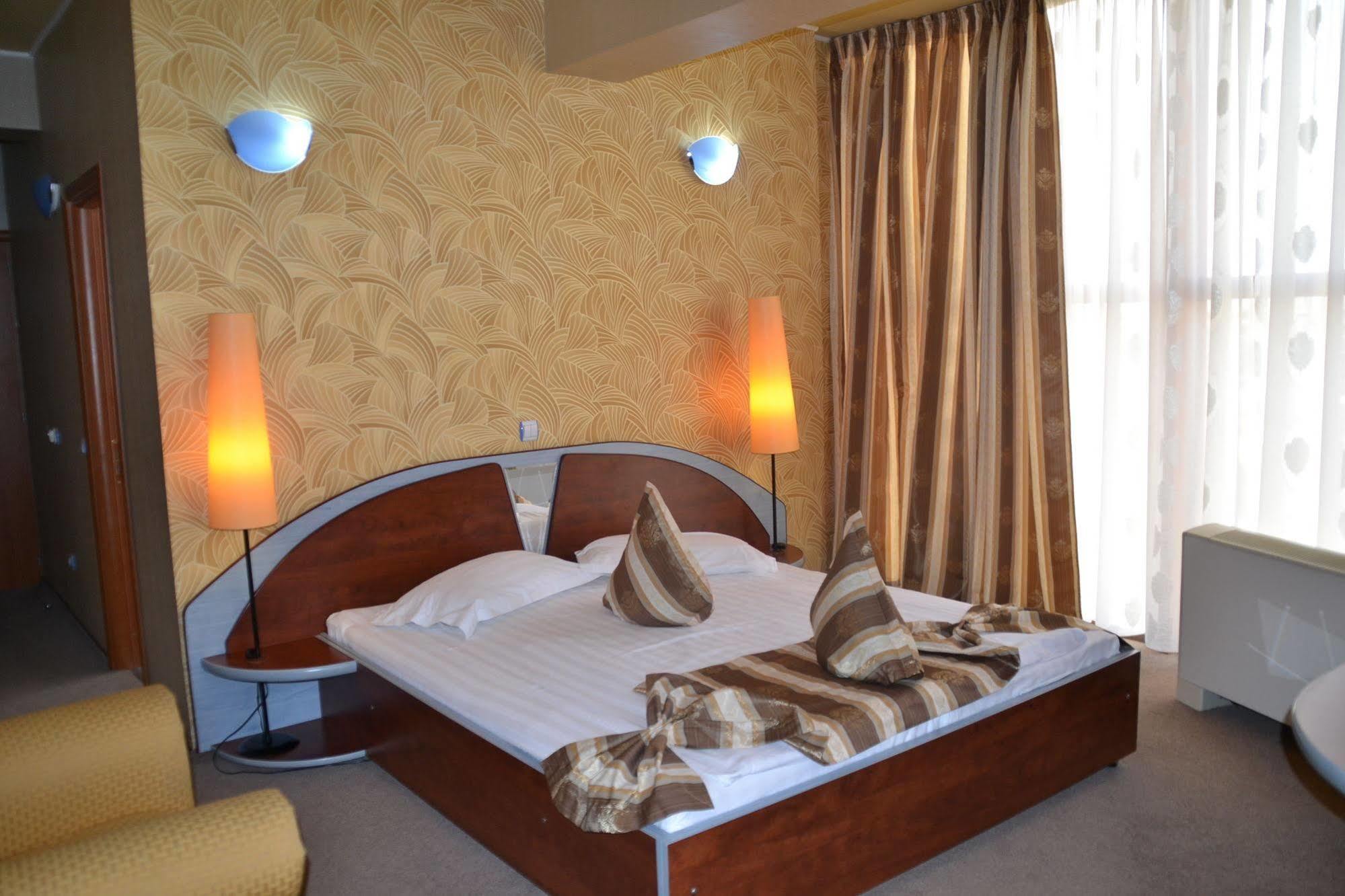 Hotel Helin - Calea Bucuresti Craiova Dış mekan fotoğraf
