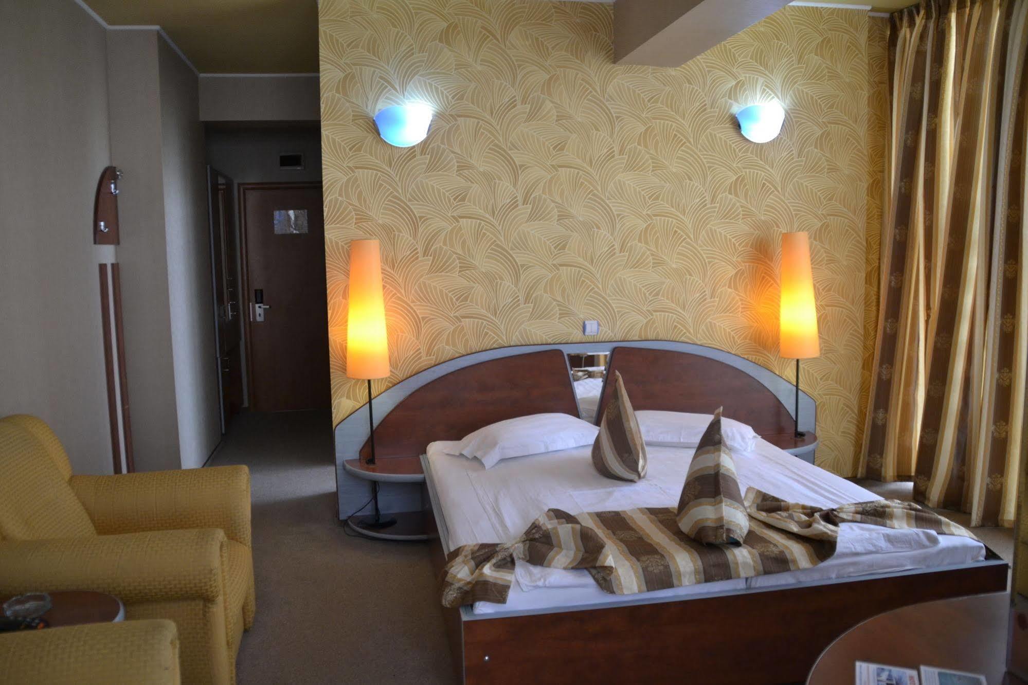 Hotel Helin - Calea Bucuresti Craiova Dış mekan fotoğraf